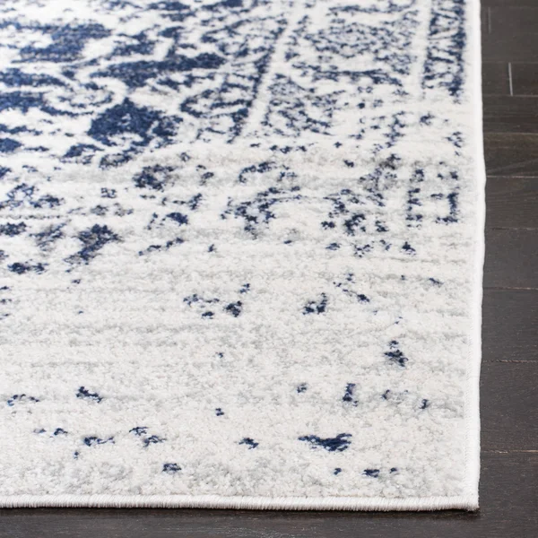 Safavieh Madison Cream/Navy 2 ft. 3 in. x 16 ft. Runner Rug