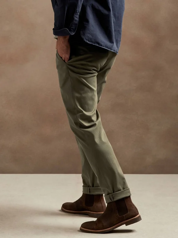 Banana Republic Men's Tapered Rapid Movement Chino Pant Surplus Green Size 35W 32L