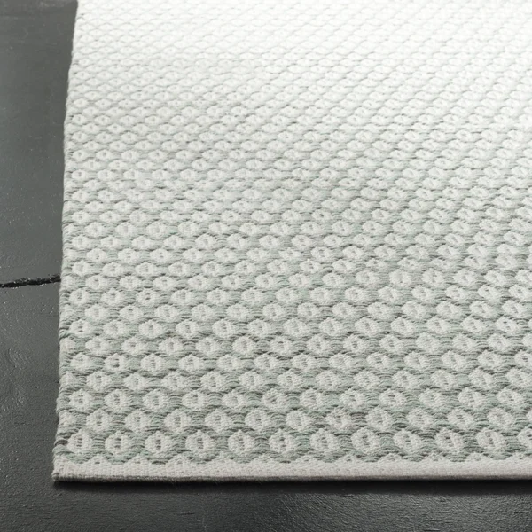 Safavieh Montauk MTK608G 5&0x22 x 8&0x22 Light Green - Ivory Area Rug