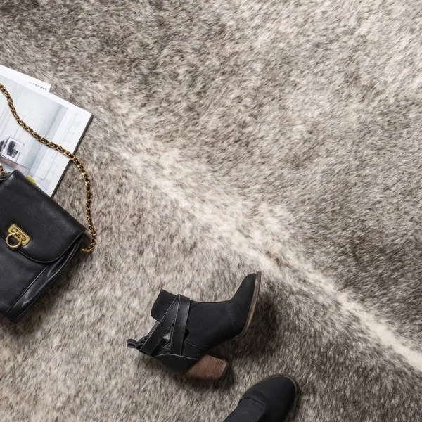 Alexander Home Faux Cowhide Grey/ Ivory Area Rug - 3&10 x 5& Grey/ Ivory (3&10 x 5&0)