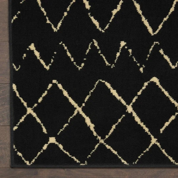 Nourison Grafix Moroccan Patterned Area Rug (7& x 10& - Black)