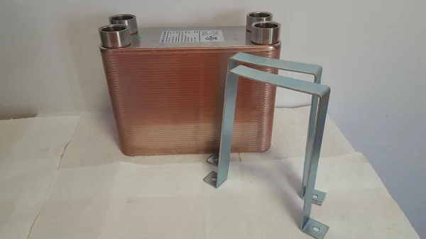 Badgerpipe 80 Plate Water to Water Brazed Plate 1-1/4&&FPT Ports LB80F