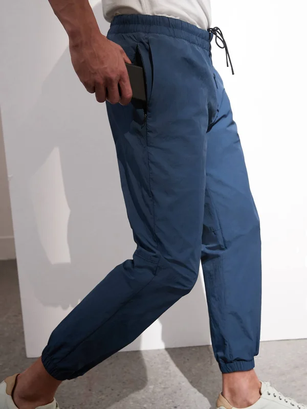 Banana Republic Men's Slim Water-Repellent Jogger Niagara Navy Size M
