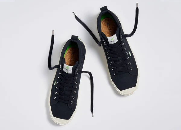 Cariuma, OCA High Black Canvas Sneaker Women, 5 US, Black