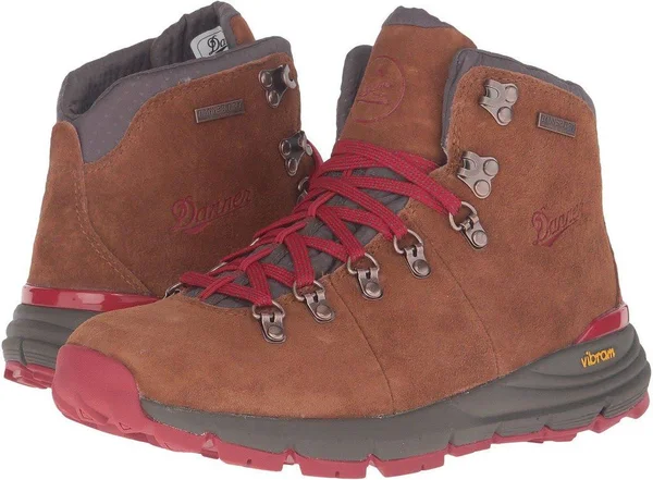 Danner Women's Mountain 600 4.5x22 Hiking Boot Brown/Red