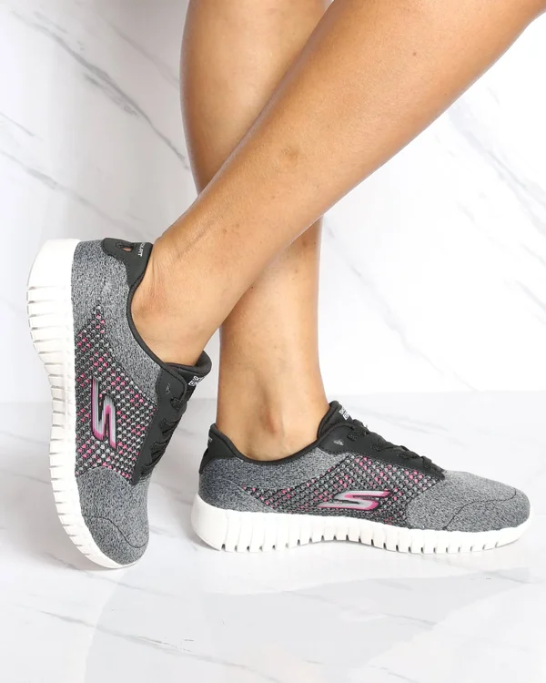 Skechers Women's GOwalk Smart - Influence Athletic Shoes Black 7.5