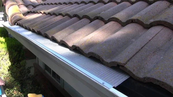 Atlas by Gutterglove 5-in Gutter Guard 33-ft AT33
