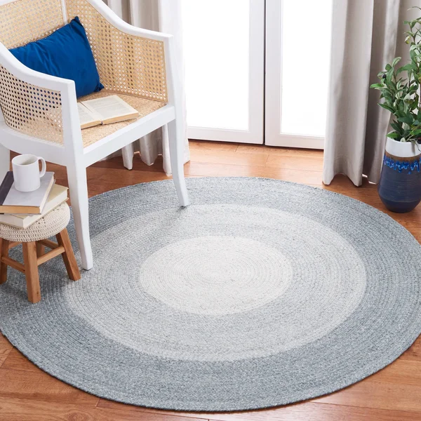 Safavieh 6& x 6& Round Braided BRD802A Grey Ivory Rug
