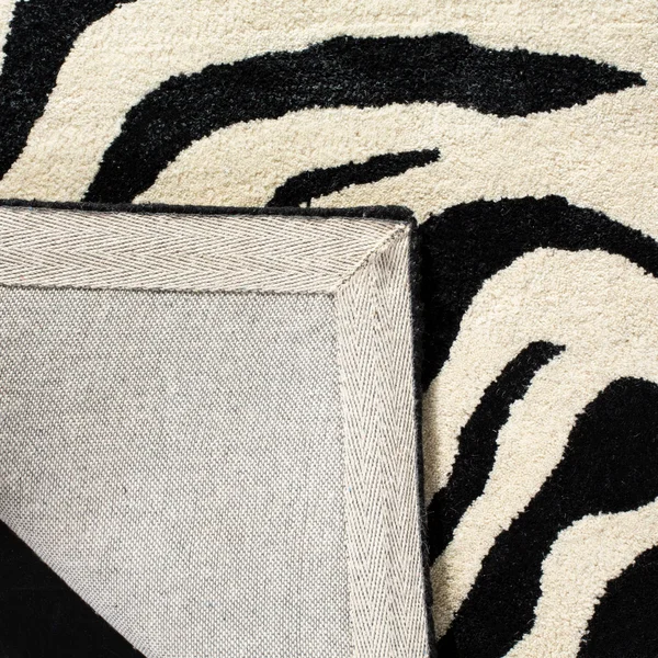 Safavieh Soho Black-White 8& Square Rug