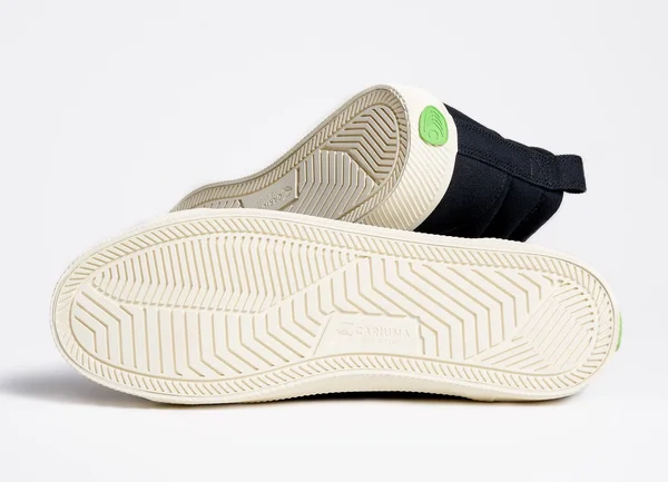 Cariuma, OCA High Black Canvas Sneaker Women, 5 US, Black