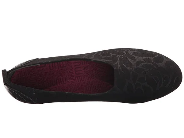 Munro Women's Iriana - Black Stretch Floral Size: 5.5 W