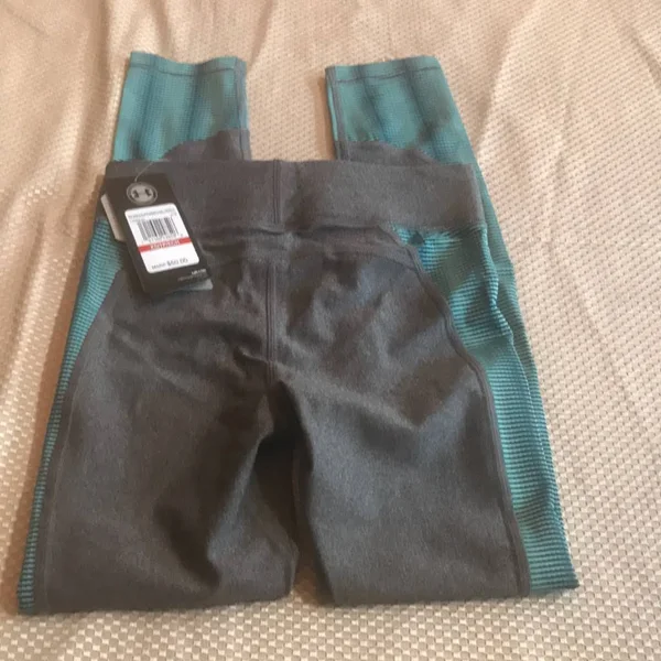 Under Armour Women's HeatGear Armour Ankle Crop Leggings