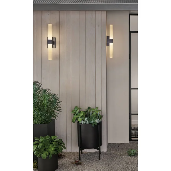 Room & Board, Modern Case Study Planter 13 Diameter 19h in White w/ Metal Stand White Black