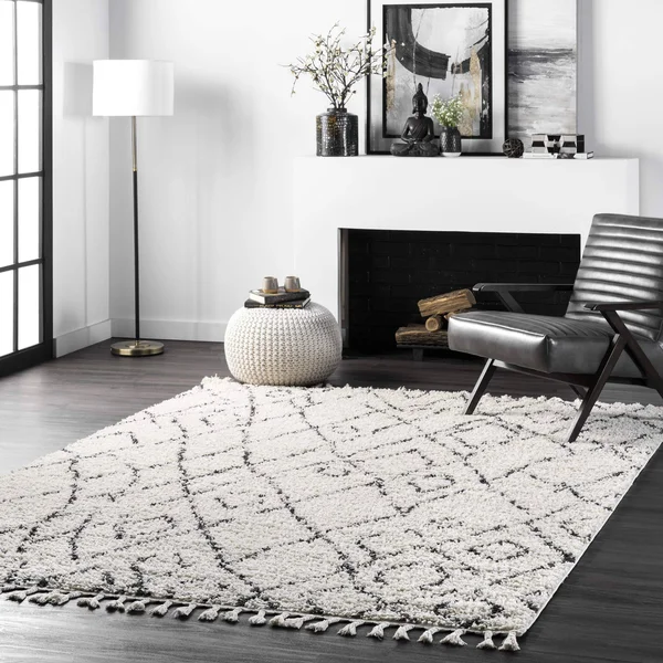 nuLOOM Nieves Moroccan Diamond Tassel Off-White 5 ft. x 8 ft. Oval Rug, Beige