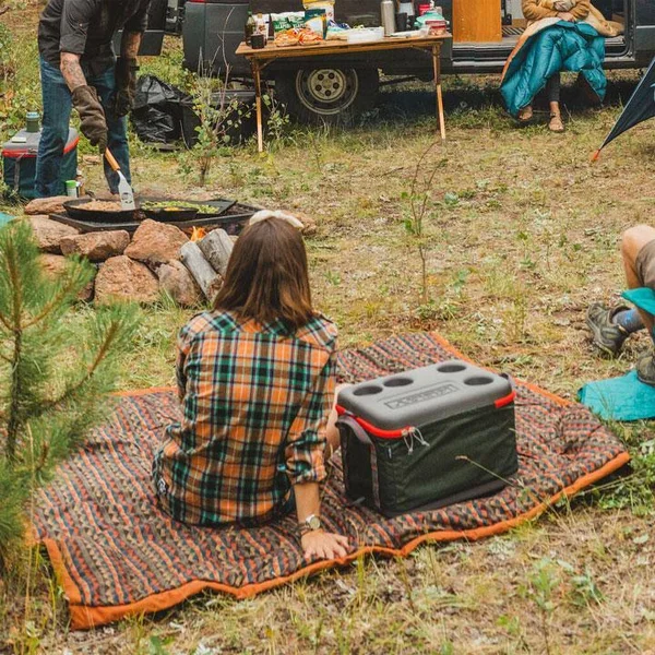 Kelty Cordavan Blanket - Gingerbread/Triangles