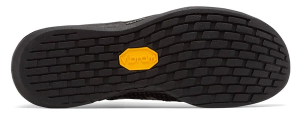 New Balance Women's Minimus Prevail Black 8 B - Training