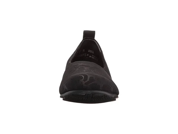 Munro Women's Iriana - Black Stretch Floral Size: 5.5 W