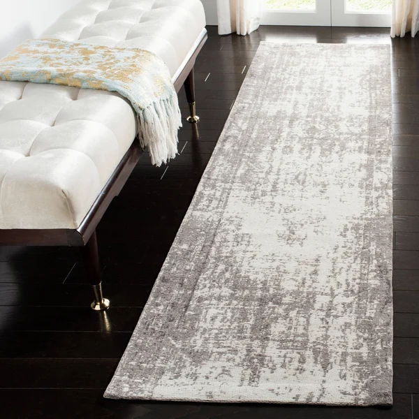 Safavieh CLV225B Classic Vintage Silver - Ivory Area Rug - 8& x 10&