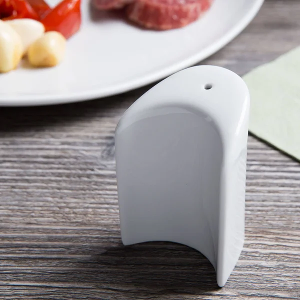 Tuxton GZP-731 2 x 0.5 in. Pepper Shaker-Porcelain White - 1 Dozen