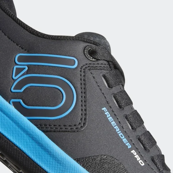 Five Ten Freerider Pro Women's Flat Shoe: Carbon/Shock Cyan/Black 10.5