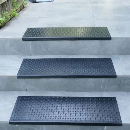 Rubber-Cal Block-Grip Non-Slip Rubber Tread Stair Mats (6 Pack), Black