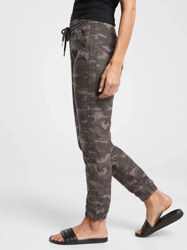 Athleta Women's Camo Farallon Jogger Black Olive Camo Size 10