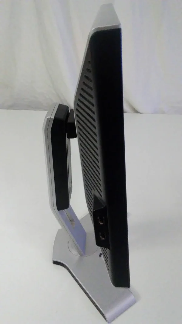 Dell UltraSharp 1908FPB 19x22 LCD Monitor